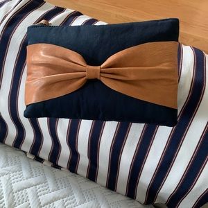 NWOT - Small fabric clutch